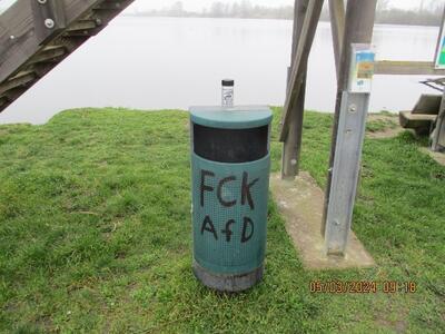 Abfalleimer am Beobachtungsturm 
