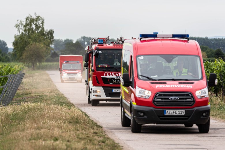 Feuerwehrfahrzeuge auf Anfahrt Feuerwehrfahrzeuge auf Anfahrt